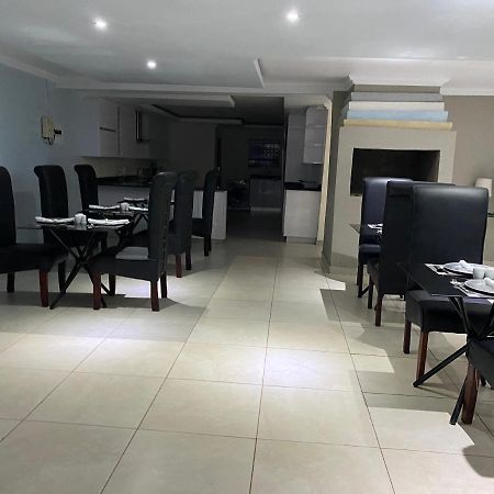 Esther Palace Thohoyandou Buitenkant foto